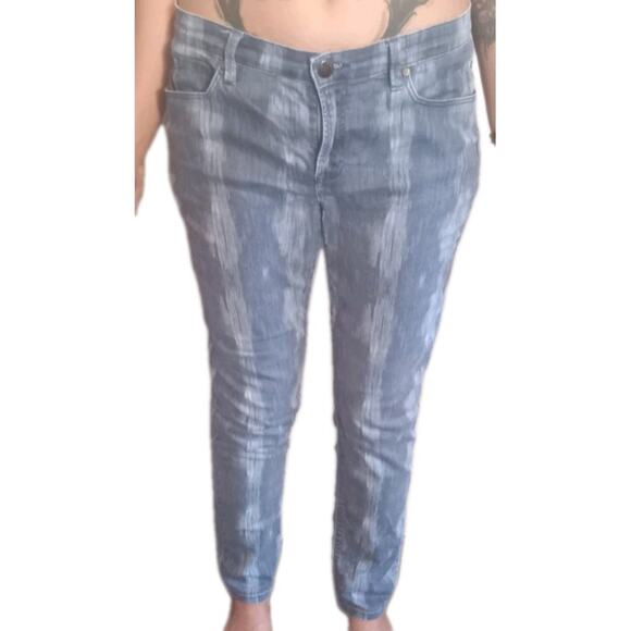 VTG Calvin Klein Blue Medium to Light Acid Wash Pattern Ultimate Skinny Jean 14 - Picture 2 of 4